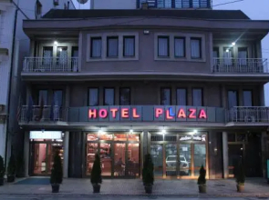 Hotel Pllaza
