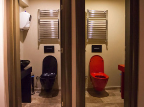 Juliet Rooms & Kitchen