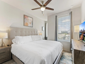 Prime Soco Quaint 1BR King Suite w Pool Parking