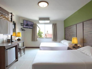 Rambuttri Village Inn & Plaza