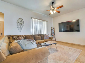 Putting Green & Mtn View: Lake Havasu City Home!