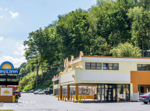 Days Inn by Wyndham Pittsburgh