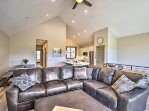 3 Mi to Granby Ranch: Townhome w/ Balcony & Views