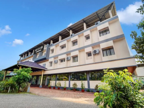 OYO Flagship 75052 Kuku Residency