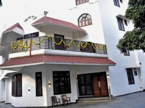 Goroomgo Maujis Villa Guest House Prayagraj