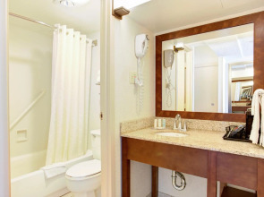 Comfort Inn by the Bay