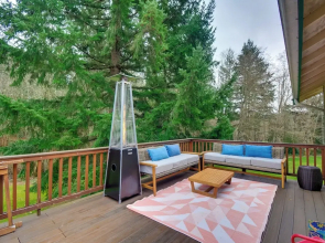 Central 4-acre Cottage w/ Deck: Walk to Bay!