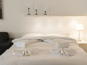 Stunning Modern Apartment with Pocket WiFi