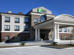 Holiday Inn Express And Suites M