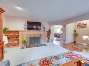 Enchanting Puyallup Home w/ Spacious Deck!