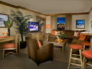 OYO Hotel & Casino (formerly Hooters Casino Hotel)