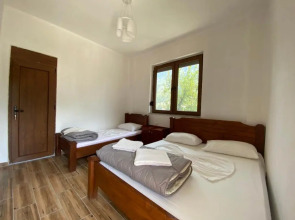 Lazer Cardaku Guest House