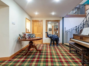 Stunning Luxury Duplex With Hot Tub and Aircon