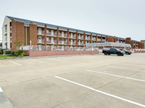 Bright Condo Half-block to Cape May Beach!