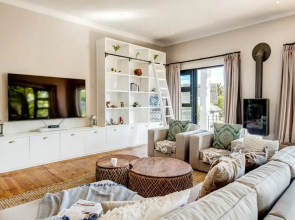 2bed Apt 5min Walk From Camps Bay Central Escape