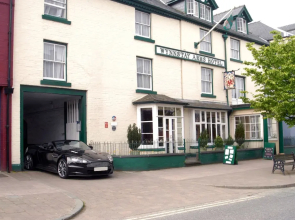 Wynnstay Hotel