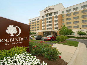 DoubleTree by Hilton Sterling - Dulles Airport