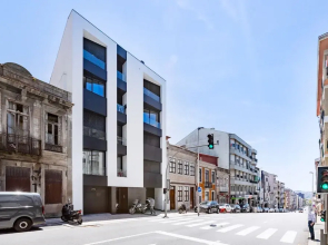 Camões Downtown with Parking