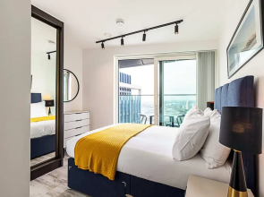 Modern North Acton Flat With City View