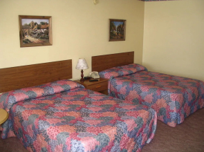 Warrensburg Inn & Suites - 6 Mi to Lake George