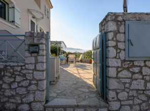 Spyros House, 3 bedrooms-sea view-in Agia Efimia