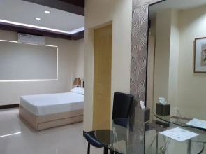 OYO 593 Plumeria Hotel