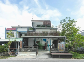 LowPressure restaurant & surf guesthouse