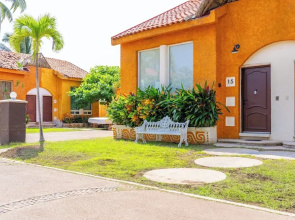 Family Condo with 3 BDR Pool & Hot tub