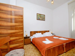 Apartment and Rooms Dragana