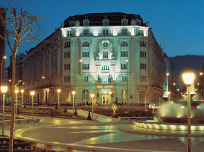 Carlton Hotel