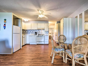 Hawaii Haven: Condo w/ Community Pool, Ocean Views