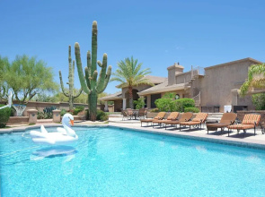 Valley View Villa - Private Pool - Hidden Bedroom