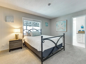 Colorado River Views: Waterfront Bullhead Home