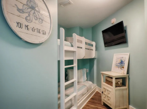 Waterscape A317 - 2 Br condo by RedAwning