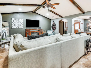3 Mi to Downtown Mcallen: Quiet Home w/ Pool