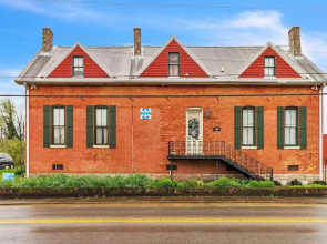 Dupriest Room 1 Bedroom by Main Street Bed & Breakfast