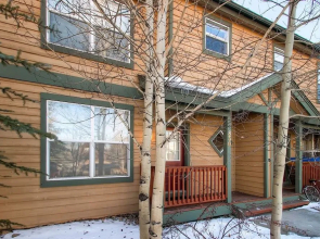 Kingdom Park Townhomes 830 by Pinnacle Lodging