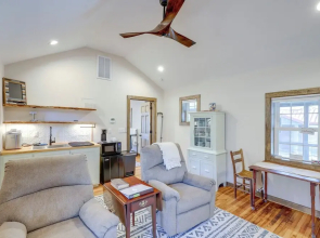 2 Blocks to Appalachian Trail: Updated Cabin!