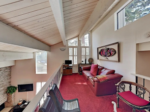 Kingwood Village Condo w/ Sparkling Pool - Near Beach condo