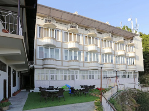 OYO 8989 Hotel Raj