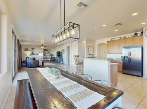 Hot Tub & Game Room: Poolside Paradise in Phoenix!