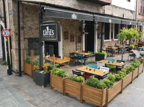 Lords Hostel & Pub