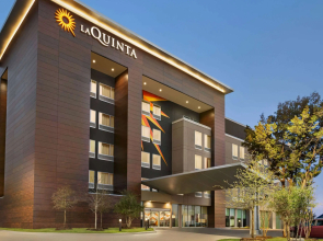 La Quinta Inn & Suites By Wyndham Austin South