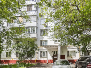 Apartment on Tryokhgorny Val 3