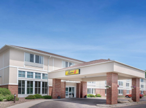 Super 8 by Wyndham Menomonie WI