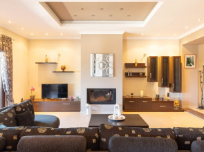 The Hillside Family Apartment