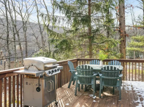 Mountain Escape With Game Room, Balcony & Stunning Views in the Poconos Christina