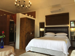 Dinkwe Lodge & Guest House