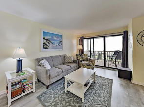 Lovely Surfside Shores Gem: Beach Access & Pool 2 Bedroom Condo
