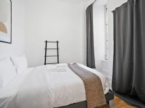 Newly Renovated 1 bed 1 WC Centrally Located Old Montreal w Patio